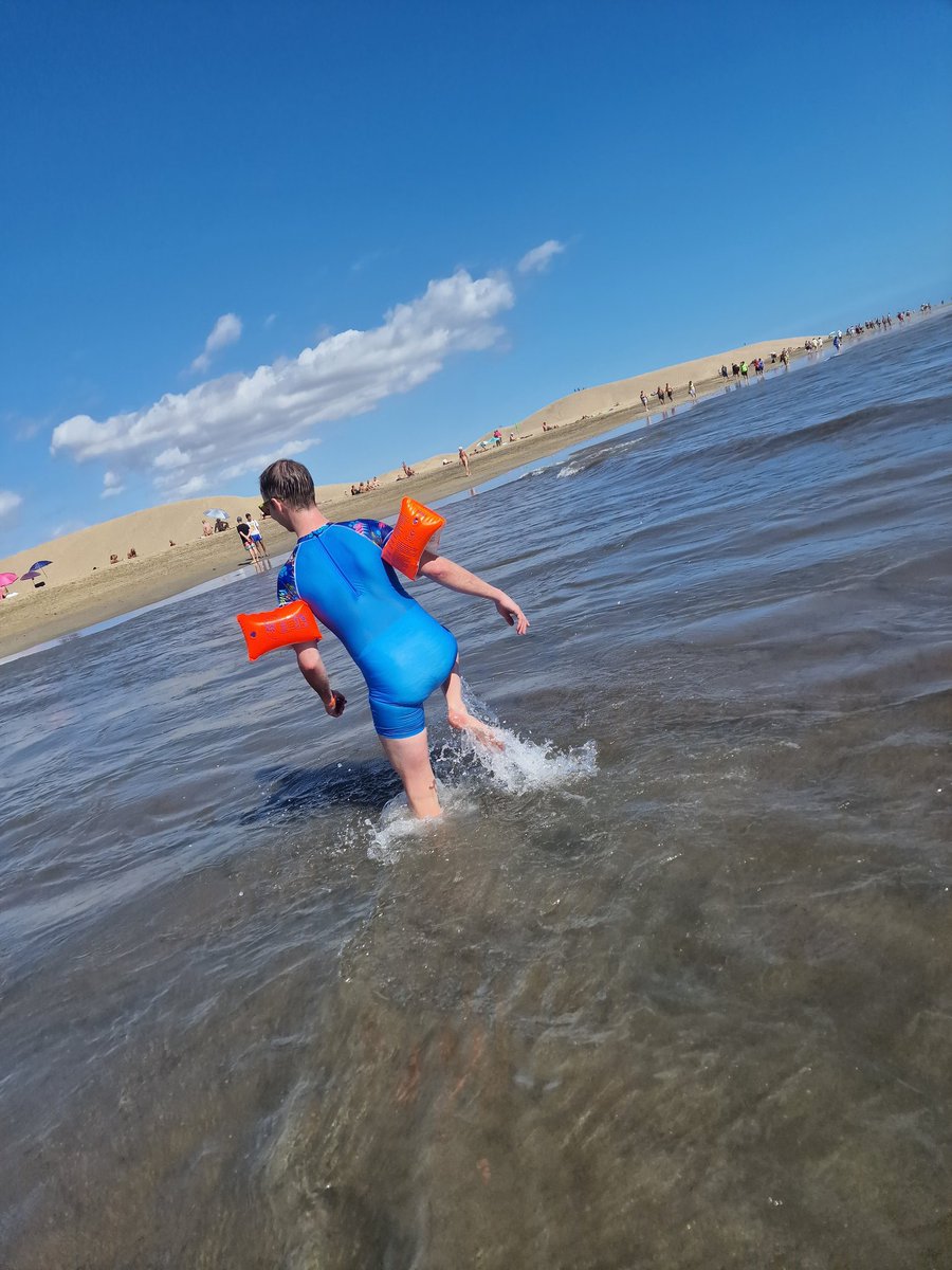 Daddy can I play like this, am I ready now?! 

Ofcourse boy, go and play with your arm floats super cute swimsuit and thick diapie ❤️🌞