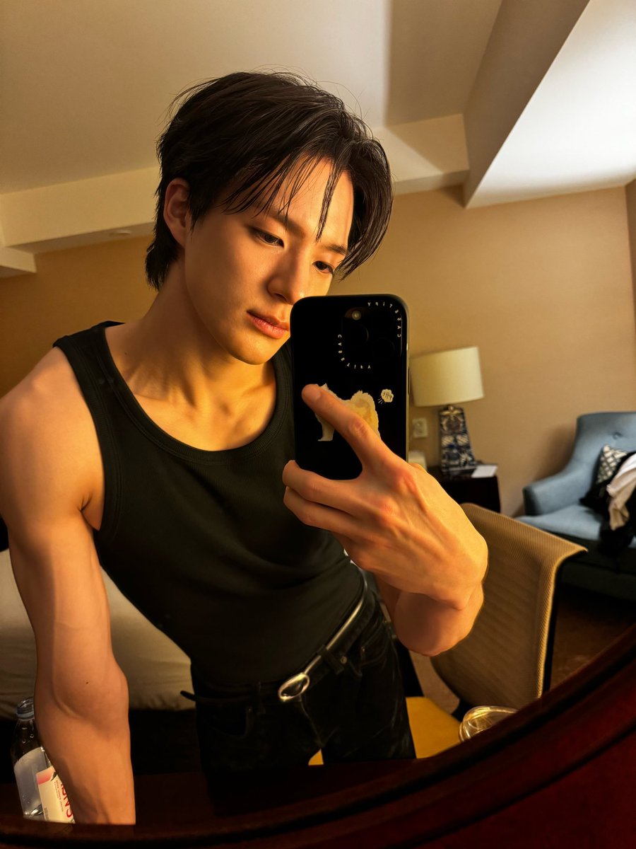 LeeJeno_IDN's tweet photo. Damn.... https://t.co/Ft5f9oqVfQ