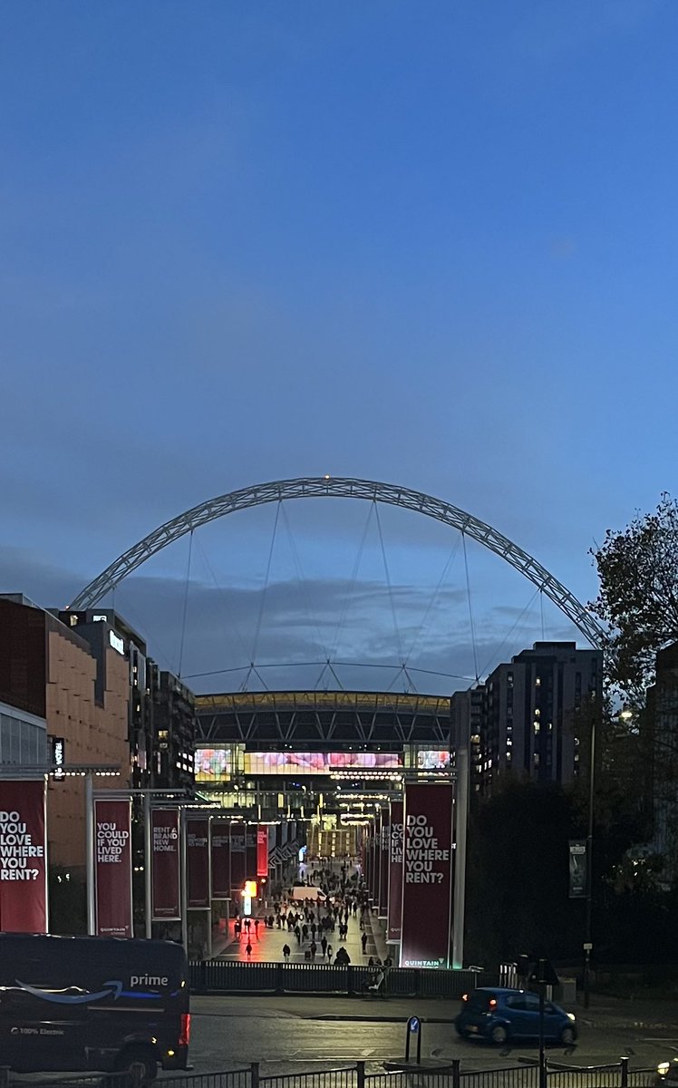 Proper good night at #crouchfest
Endless puddings is massive chants 🍰
Didn’t want the night to end really. 
Only got to wait a year for crouchfest #4 😂 

Fantastic night lads. <a href="/petercrouch/">Peter Crouch</a> <a href="/Chris_Stark/">Chris Stark</a> and a brilliant debut for notorious <a href="/sjsidwell/">Steve Sidwell</a> <a href="/PeterCrouchPod/">That Peter Crouch Podcast</a>