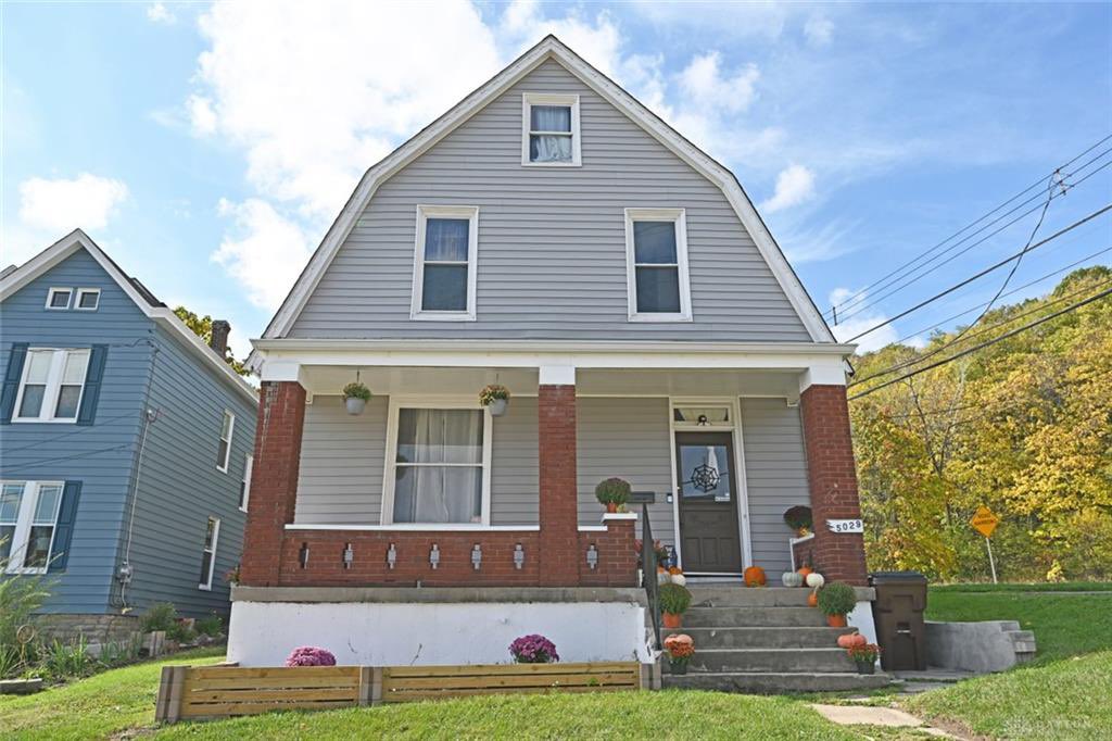 #OpenHouse Today 12-1:30pm!
5029 Linden Ave in #Norwood 
4 bed, 2 full baths | $315,000
Stop by to check out this charming renovated home w/ a fenced back yard & 3 car garage. Info: bit.ly/470Yjss
#SundayMotivation #Cincinnati #RealEstate #CincinnatiRealtor