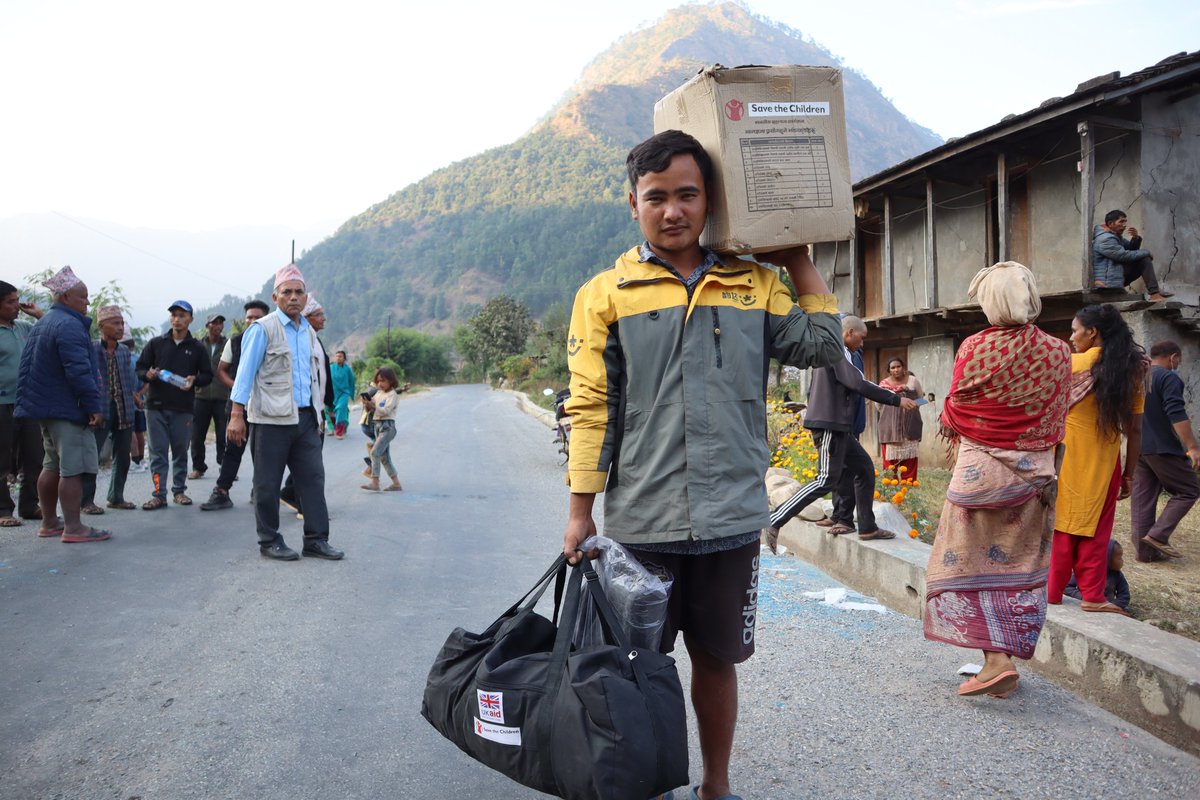 #JajarkotEarthquake #SaveResponds
Thanks to the collaborative efforts of our local partners, the local government, provincial government, local authorities, and donors, Save the Children #Nepal has successfully distributed the first round of humanitarian relief in Jajarkot.