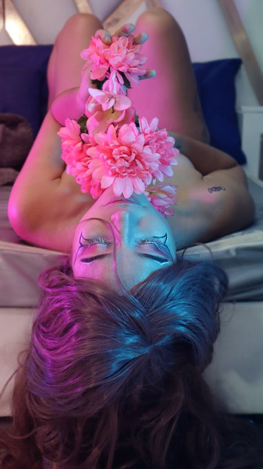 And if I open like a flower for you and deliver my nectar for your delight!! @Flirt4FreeCO @F4Fmodels<a href="/tag/flowers"class="tags"><span>#flowers</span></a><a href="/tag/sexcams"class="tags"><span>#sexcams</span></a><a href="/tag/candi_williams"class="tags"><span>#candi_williams</span></a>