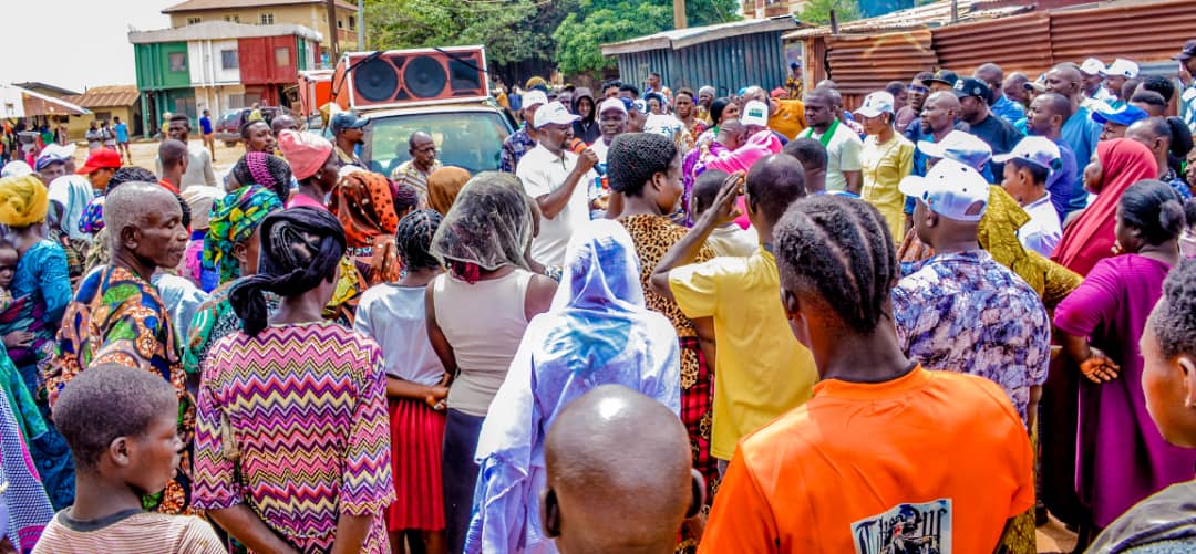 CMT_Kogi's tweet photo. Determined to engender victory for Alh. Usman A. Ododo & the @OfficialAPCNg, Mukadam Asiwaju Asiru Idris took the Campaigns across the 10 political wards of Yagba East.
https://t.co/SI0Kst6OOJ
#OAU2023 #KogiDecides2023 #KogiDecides #KogiDecide #Ododo4KogiGov @KingsleyFanwo https://t.co/rVLVHKvdJk