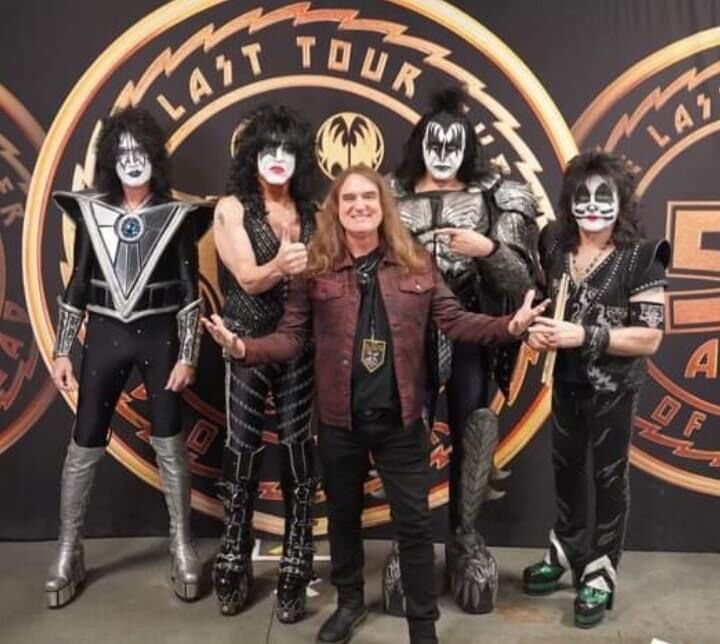 David Ellefson smiling like a the HUGE KISS fan that he is!

#kiss #kissarmy #threesidesofthecoin #teamkiss #genesimmons #paulstanley #petercriss #acefrehley #podcast #tommythayer #ericsinger