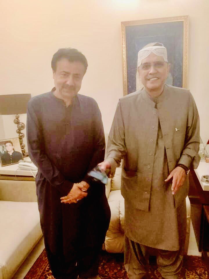 لاڑکانہ مرد حُر جناب آصف علی زرداری صاحب سے نوڈیرو ہاؤس میں ملاقات کے بعد خوشگوار موڈ میں لی گئی تصاویر ♥️