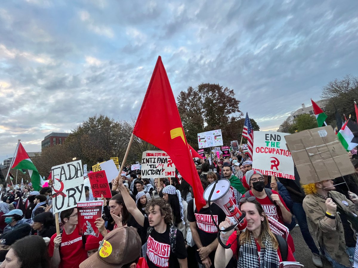 The communist contingent organized by the IMT at yesterday's #MarchOnWashington. Hundreds of thousands came out to Washington, DC to oppose the US-backed slaughter of Gaza. #FreePalestine! Intifada until victory!