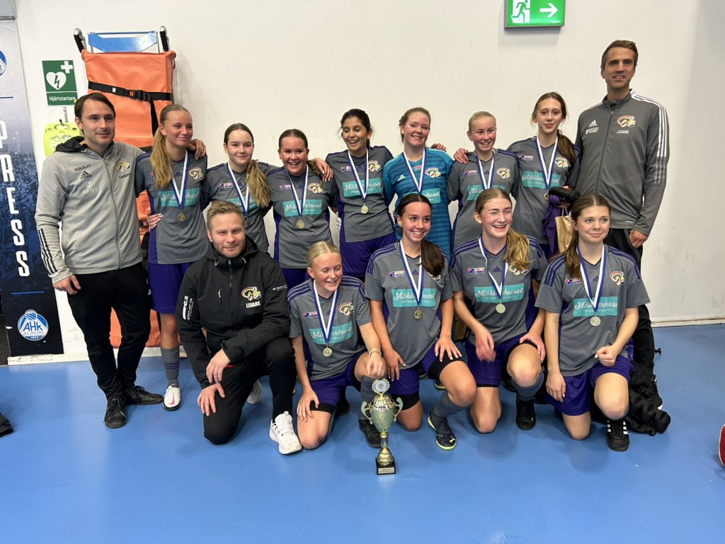 Kycklingcupen's tweet photo. Segrare i F16 blev i år Trollhättans FK/Halvorstorp https://t.co/k5sGOlIkda