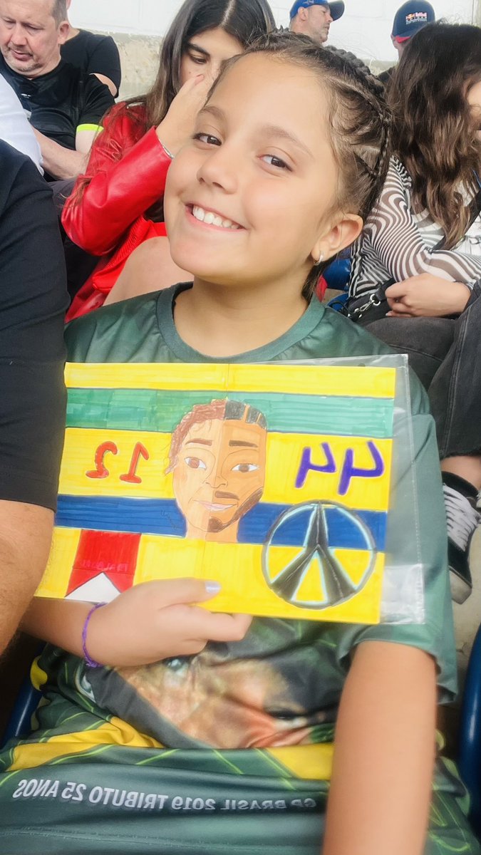 ThiJonas's tweet photo. Último dia do sonho dela! 
@RaceCastBR @politta_c @TurmadoPadoque @blog_formula1 @LH44NEWS @LewisHamilton @MercedesAMGF1 @MassinhaF1_ @EstagiariodaF1 @blog_formula1 https://t.co/bKfzeb21Fu