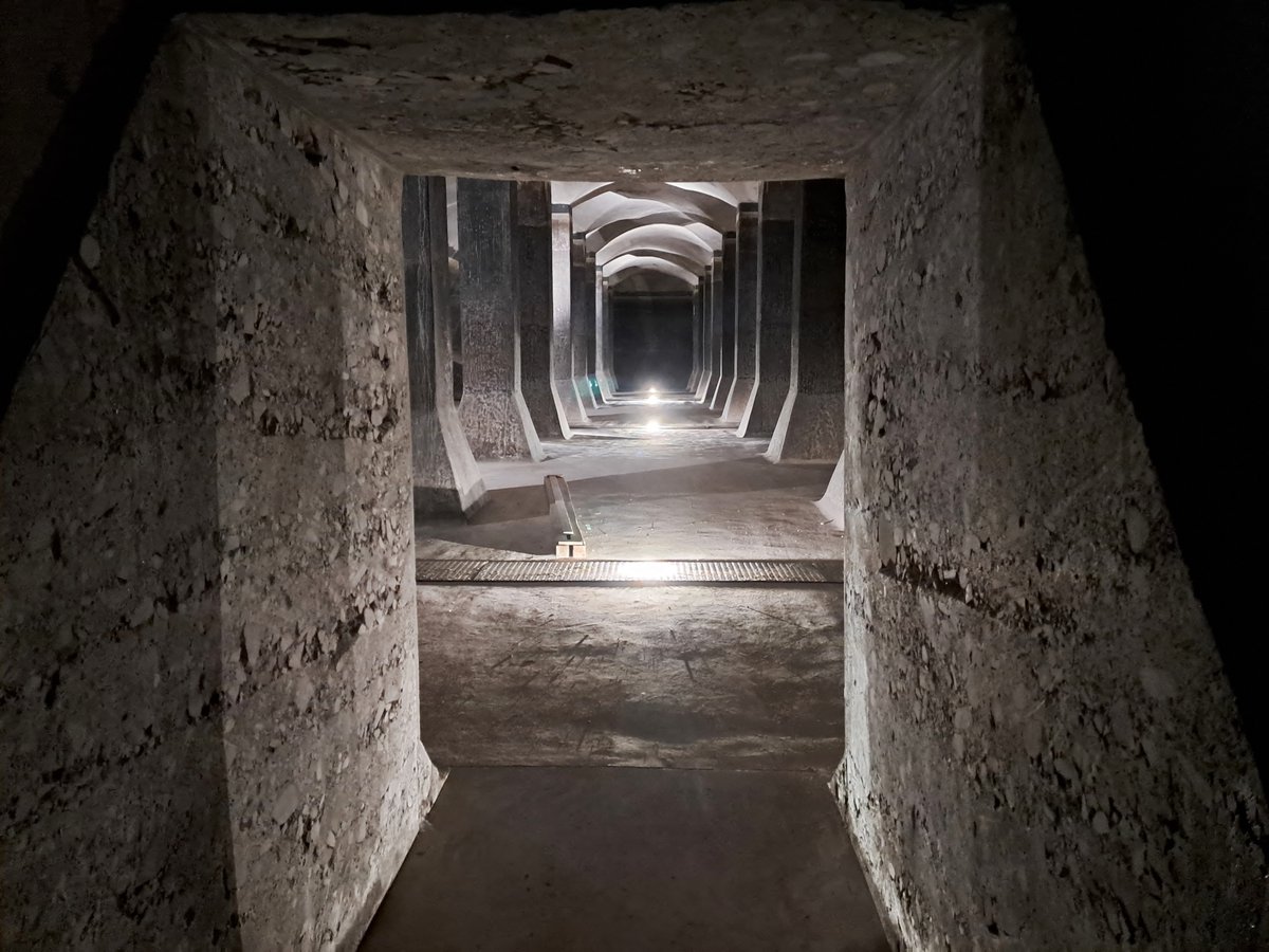 michalhrabal88's tweet photo. Betonový vodojem na Žlutém kopci v Brně upravují, aby mohl být přístupný turistům. @BrnenskyDenik se tam podíval už nyní. První návštěvníci si jej podle @brnomycity prohlédnou se začátkem turistické sezony 2024. #brno #zlutykopec #vodojemy Více zde: https://t.co/n9T7DCJgMF https://t.co/8FOBUyrjUP
