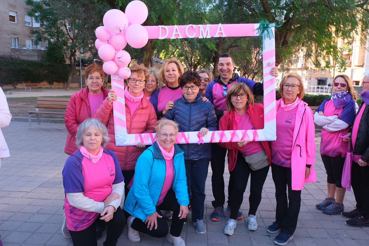 #SalutSJD 💖Marea rosa pels carrers de #SantJoanDespí La cinquena caminada solidària de l'associació <a href="/DACMA/">Dakmiii farkass</a> ha recollit fons per a la investigació del càncer de mama.