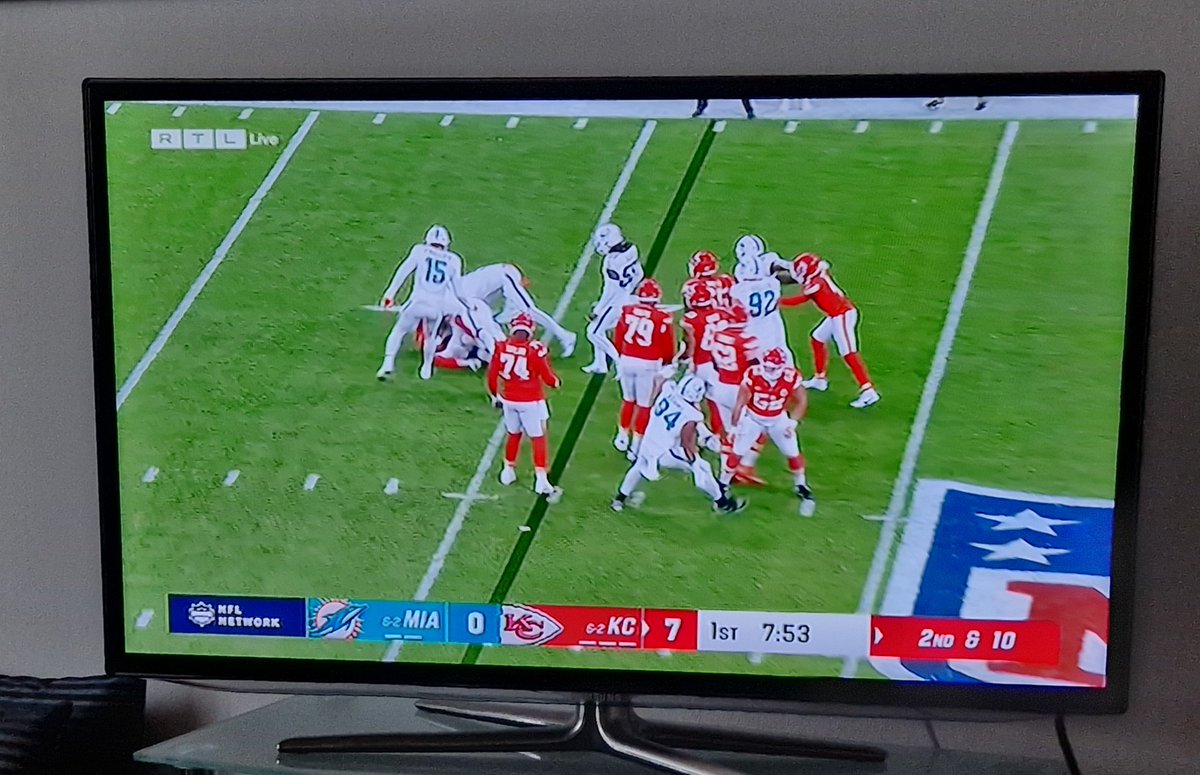 utekohler's tweet photo. @kevinrichardson @KristinKayPhoto Football Time at Frankfurt 🇩🇪🏈😏 #KansasCityChiefs vs. #MiamiDolfins https://t.co/Fu0eDMm7IO