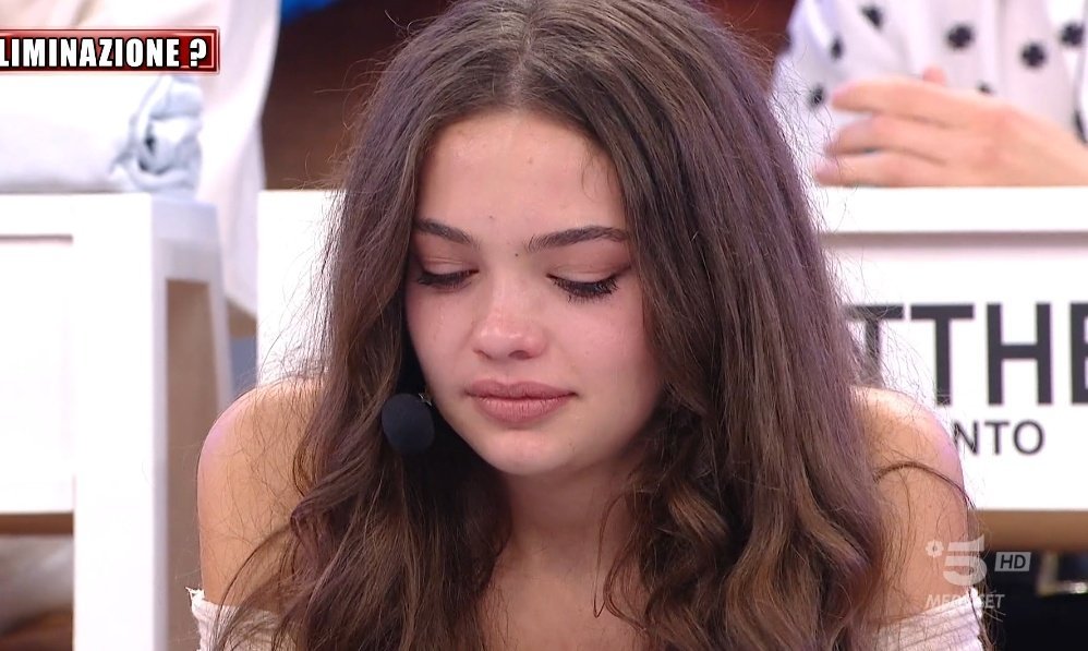 CinicTrash's tweet photo. Studiare tutta una vita canto, riuscire a imbroccare due note senza autotune e venire etichettati come noiosi, monotoni e "vecchi".

Ecco, pensate passare una vita a tutti i sacrifici fatti e capirete queste lacrime.

VAI STELLA, TORNA A BRILLARE.

#Amici23 https://t.co/JrX752tUtw