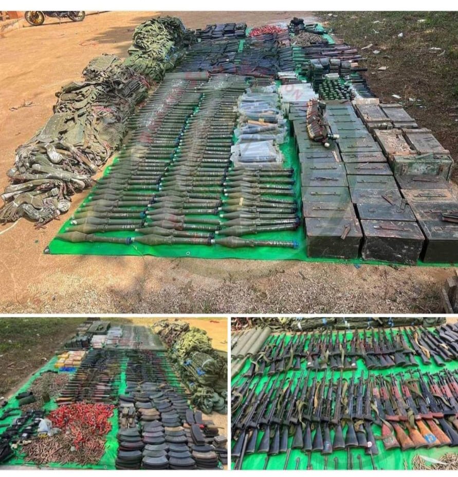 Many sophisticated weapons👇were recovered from Moreh in the combing conducted by combined team of #ManipurPolice, #IndianArmy, #BSF and #AssamRifle. 
Many more to be recovered🤞
#KukiNarcoTerrorists
#KukiLiesXposed 
#Kuki_ZoDrugCommunity 
#KukiIllegalImmigrants
