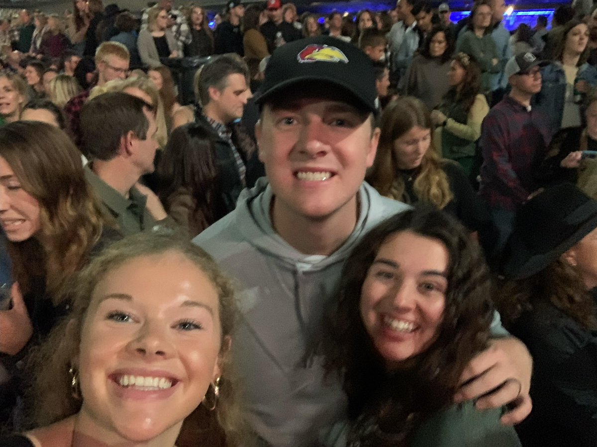 BSuits20's tweet photo. we had a Great Night https://t.co/tTDj3tJwVI