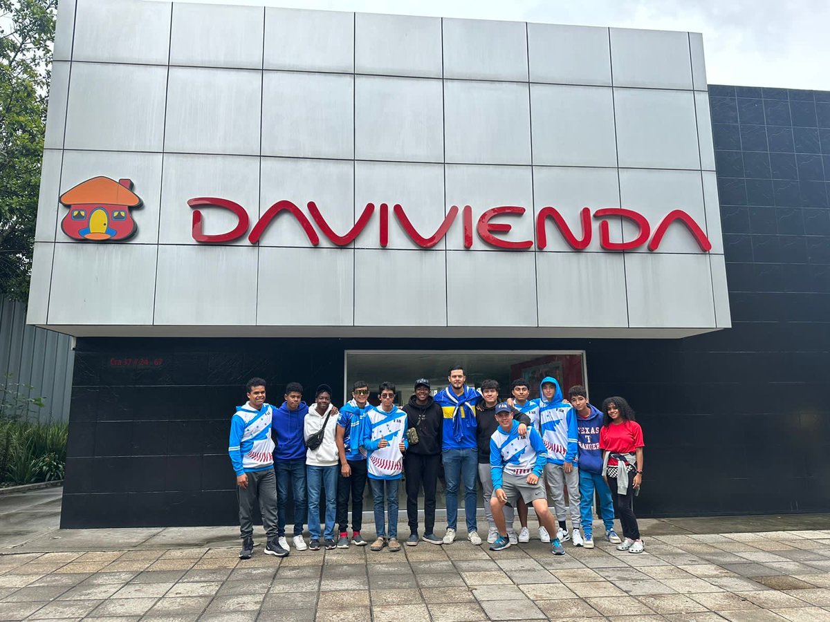 drabermudezhn's tweet photo. ⁦@Davivienda⁩ ⁦@davicorredores⁩ Gracias por creer en nuestros jóvenes líderes del #Baseboll en #Honduras https://t.co/amMYCCTvGa