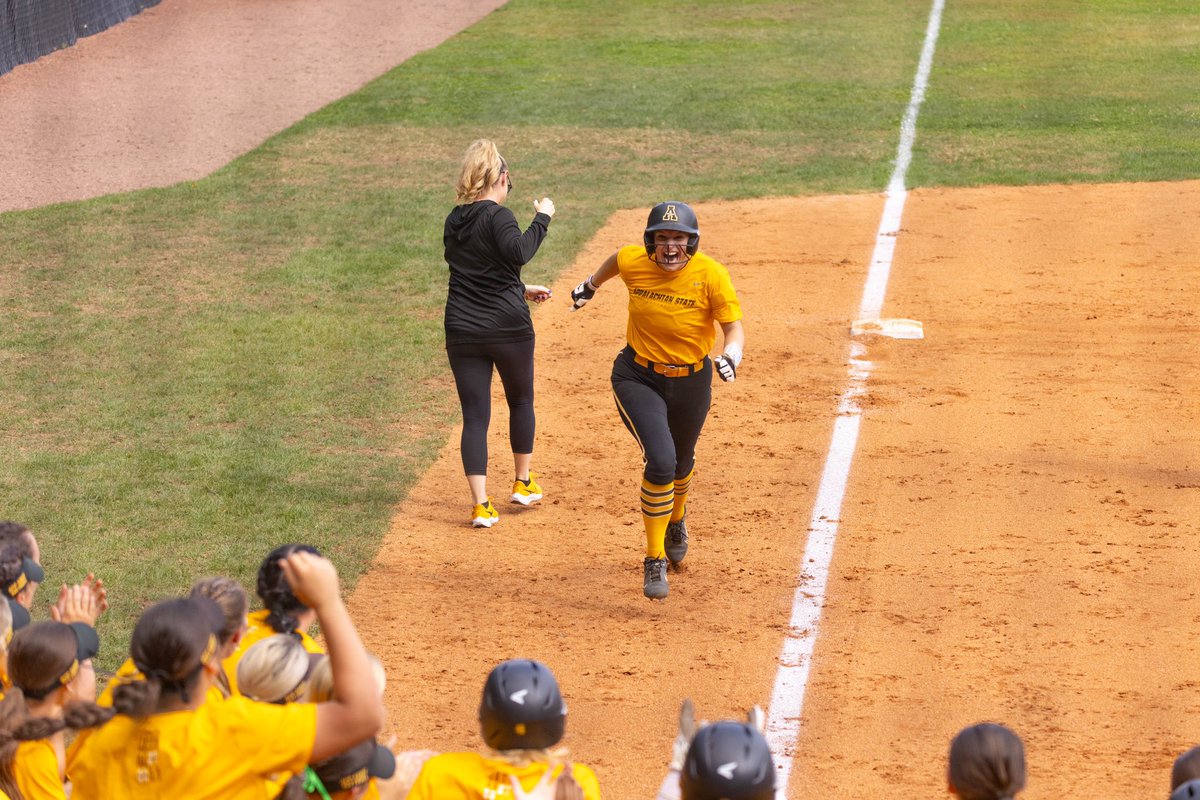 Happy birthday, <a href="/graceebarrett1/">grace barrett</a>!! 👑🎉

We hope you have a great day! 

⛰️🥎