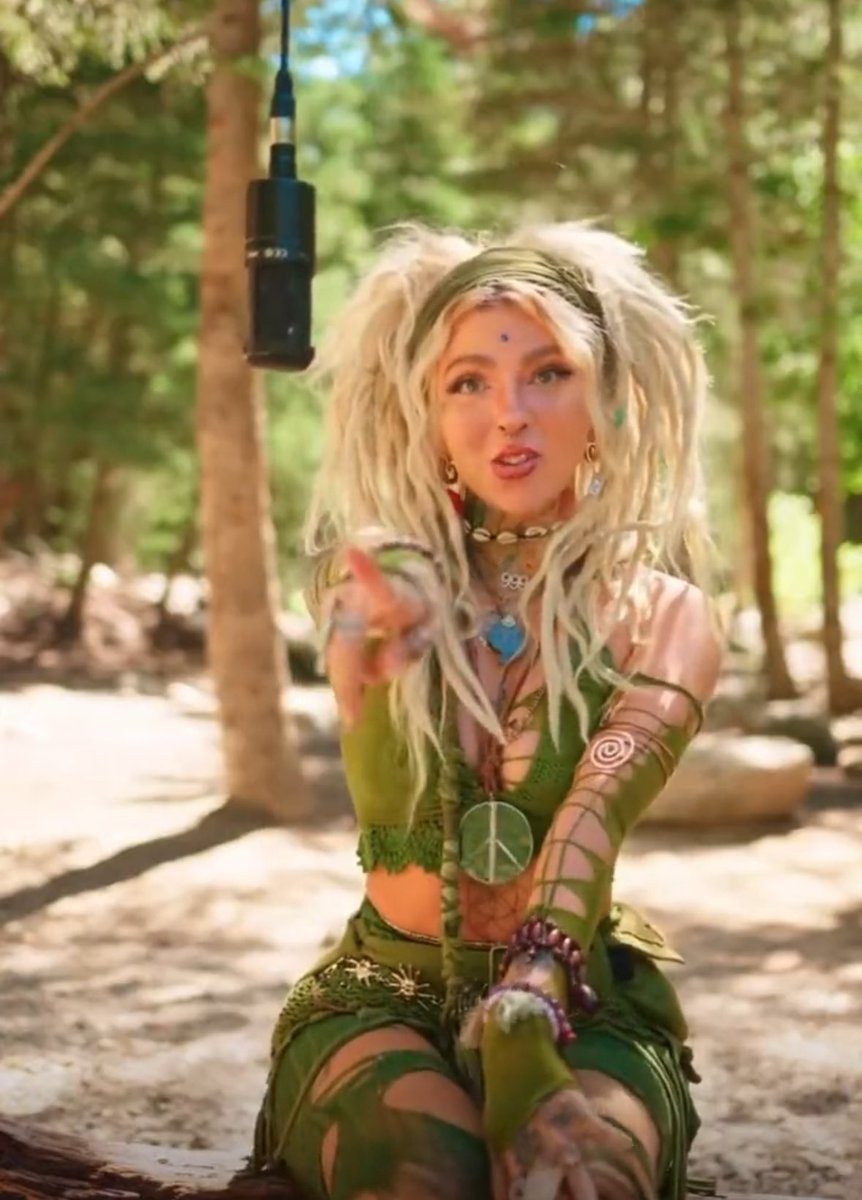 droobis's tweet image. These two should link up❗️