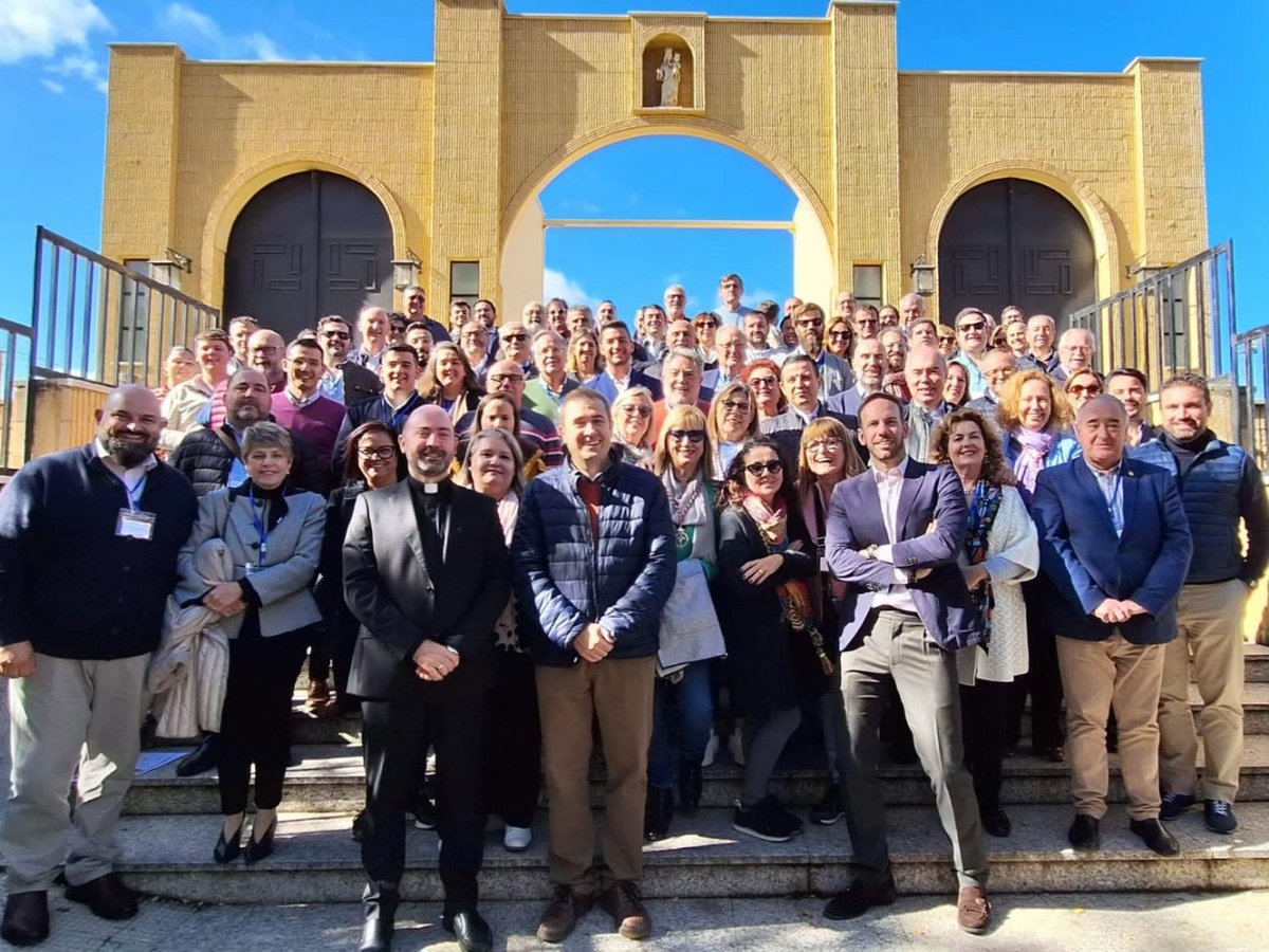 AmarguraMoron's tweet photo. Miembros de nuestra Hermandad han participado en el lX encuentro de Hermandades Salesianas de la inspectoría de @SalesianosSMX
Más de 100 participantes y 20 Hdas. Salesianas se han dado cita en Granada los días 4 y 5 de Noviembre para celebrar el carisma Salesiano que nos une. https://t.co/tluL9Hx7LX