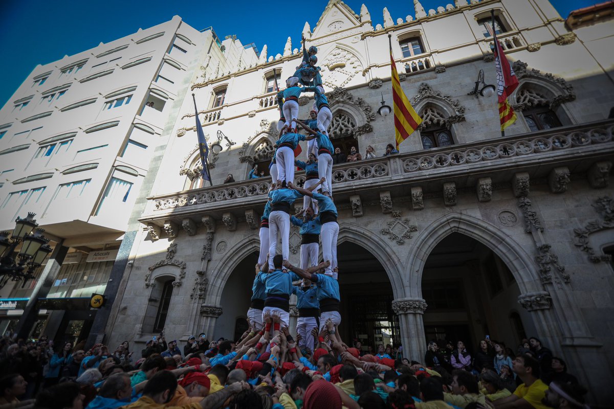 ArnauAlcalDuran's tweet photo. Els @CDTerrassa casen l’hereu i la pubilla per la seva diada, una fita que no aconseguien des del 2019.  

📸 Fotografies pel @DiarideTerrassa .

#castells #castellers #terrassa https://t.co/ne9aCVBzh3