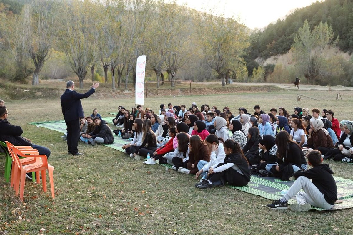 Ak Parti MKYK Üyemiz Hasan Sert, İl Gençlik Kolları Başkanımız <a href="/avsaidkiyak/">Abdullah Said Kıyak</a> , Belediye başkanımız <a href="/AkkayaSalih/">Dr.Salih Akkaya</a> ,İlçe başkanımız <a href="/muammersaglam42/">Muammer Sağlam</a> ve Gençlik kolları başkanımız <a href="/AkgunesCan/">Ömer Can Akgüneş</a> bey’in de katılımlarıyla, genç kardeşlerimizle bir araya geldik.

#GüçlüGençlikGüçlüAkşehir