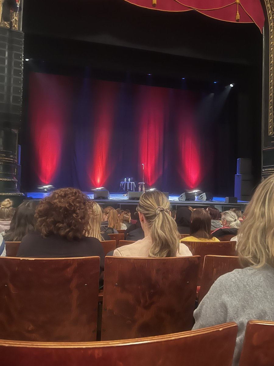 At the @LeedsGrandTheatre 
Waiting for @russellhoward to get his ass on stage….