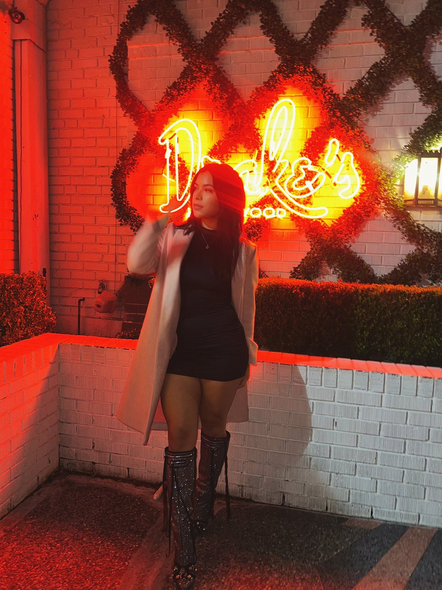 Kargauna's tweet photo. Birthday behavior 💓🍸🫦 https://t.co/BYrZs8N0Mc
