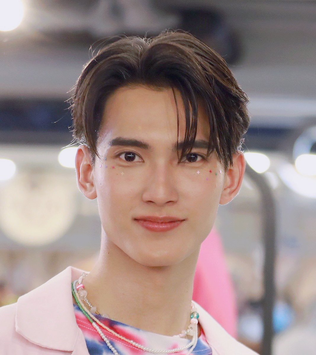 fingers_et_paws's tweet photo. * ✩*⋆⁺₊ *･ 🐱👀 ･* ₊⁺ ⋆*✩ *

 🐻🐱    2023.07.12    💚🩷

(Why didn't Ja keep the stars under his eyes like First? #ALANDxJAFIRST 🤔)

cr. 星光STARRYMAG weibo / StarlightYnews
#JaFirst #จาเฟริสท์ #JaPhachara #First_Chalongrat
#JAFIRST私人宇宙大片 #JaFirstxSTARRY https://t.co/kcX9mge8ro
