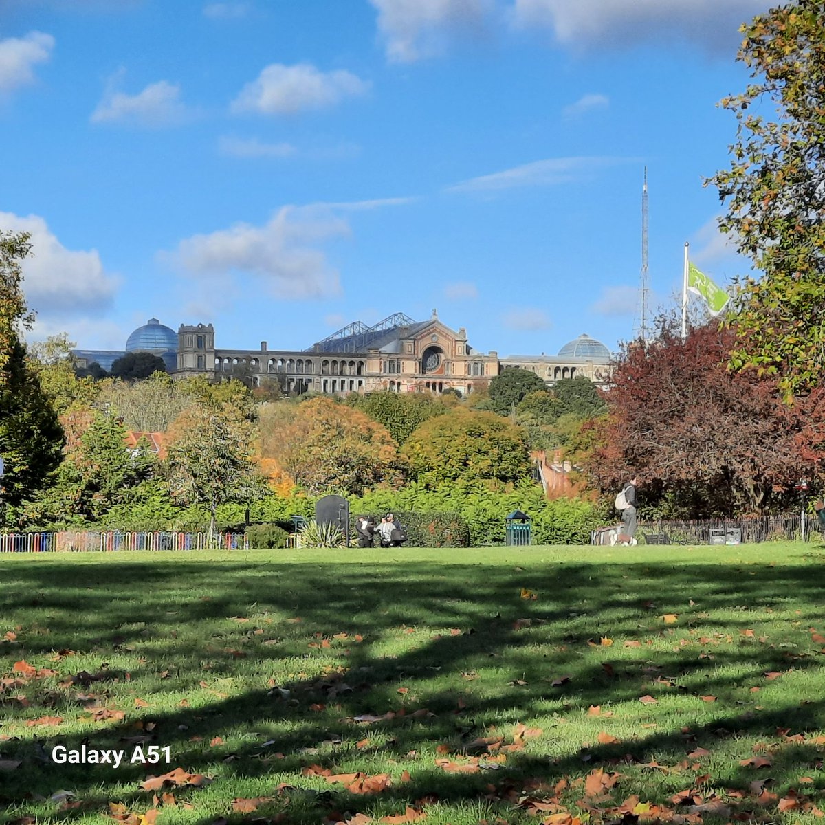 The morning after the night before..
Over the last 2 evenings, Alexandra Palace <a href="/Yourallypally/">Alexandra Palace</a>  <a href="/FriendsAllyPark/">Alexandra Park</a> has hosted tens of thousands of visitors watching fireworks. 
365 days a year, it watches over Priory Park.