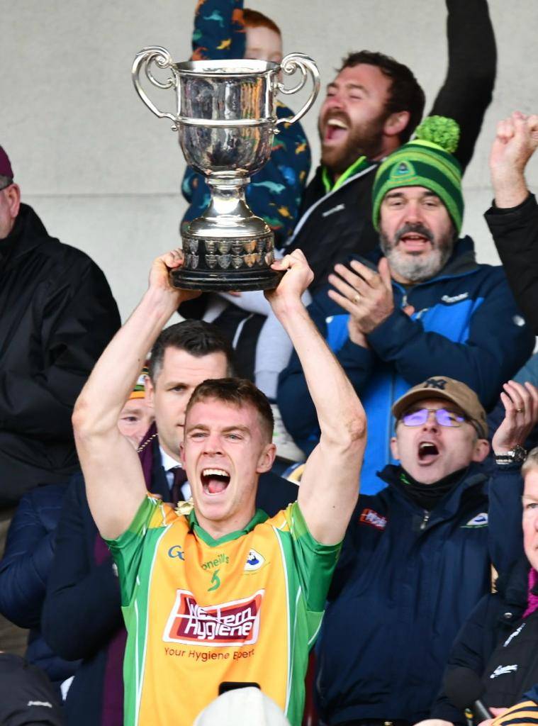 FULL-TIME Corofin 1-11 Moycullen 1-07 COUNTY CHAMPIONS!! What a performance from the players, capped by a great team move that was finished by a powerful strike from Tony Gill for the goal. Connacht, here we come! #CorofinAbú