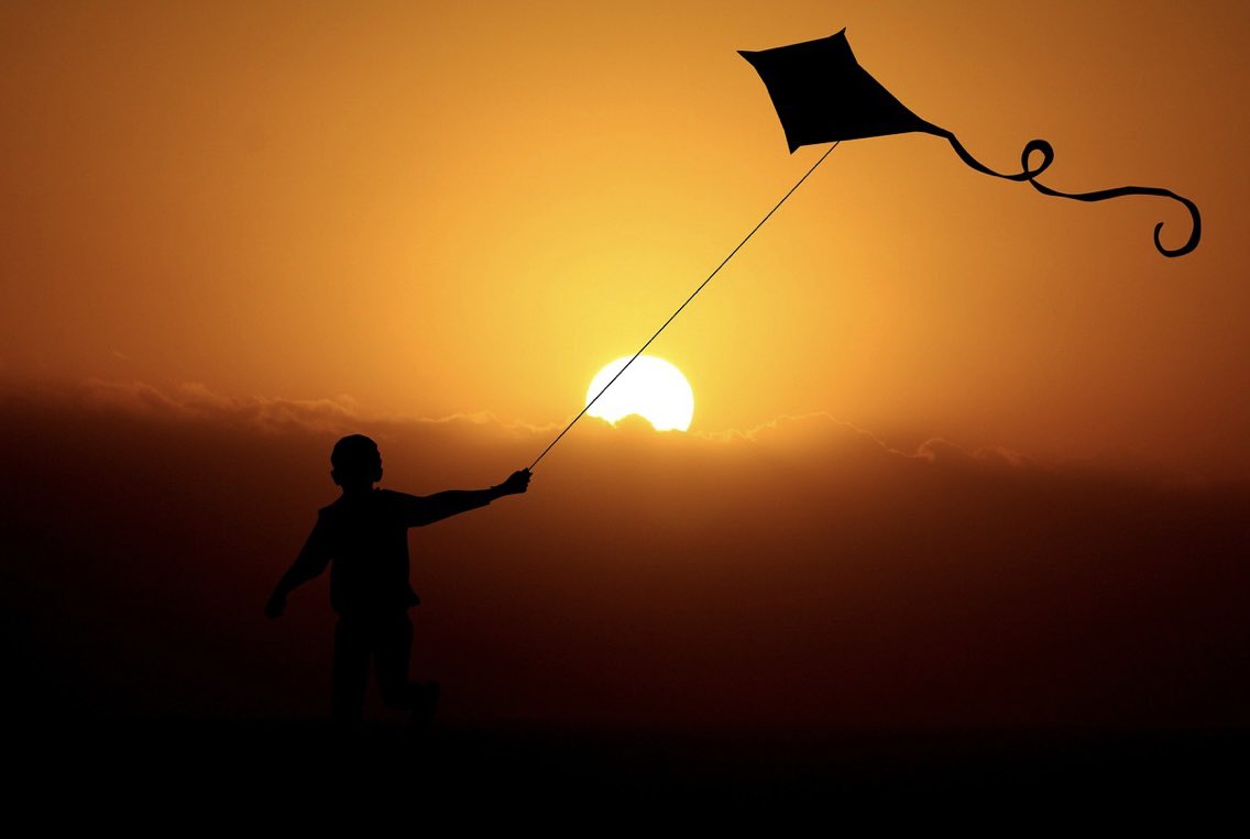 blsamaddar's tweet photo. Oh, wandering  wind
I long for your freedom

To scatter to &amp; fro
To whisper in valleys
And soar on mountain’s edge

But are there no arms that can hold you?
No kindreds to #shepherd you home?

Oh, aching wind
You brush untold hands
But hold none

#vss365
#poem
#poetry
📷 Pixabay https://t.co/gQWKFsiJVM
