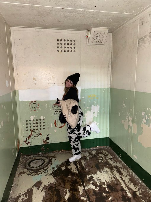 I&rsquo;m in prison 😣 https://t.co/cUk4iypLx8<a href="/tag/minecraft"class="tags"><span>#minecraft</span></a><a href="/tag/gamergirl"class="tags"><span>#gamergirl</span></a><a href="/tag/onlyfans"class="tags"><span>#onlyfans</span></a><a href="/tag/egirl"class="tags"><span>#egirl</span></a>