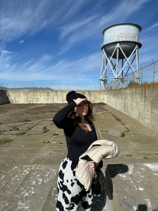 I&rsquo;m in prison 😣 https://t.co/cUk4iypLx8<a href="/tag/minecraft"class="tags"><span>#minecraft</span></a><a href="/tag/gamergirl"class="tags"><span>#gamergirl</span></a><a href="/tag/onlyfans"class="tags"><span>#onlyfans</span></a><a href="/tag/egirl"class="tags"><span>#egirl</span></a>