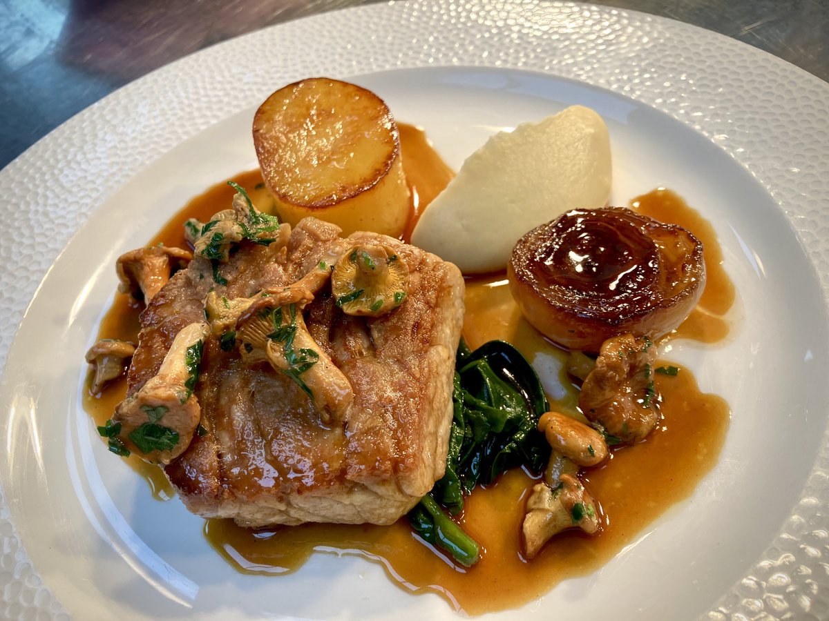 Roast sweetbread special, celeriac purée, girolles