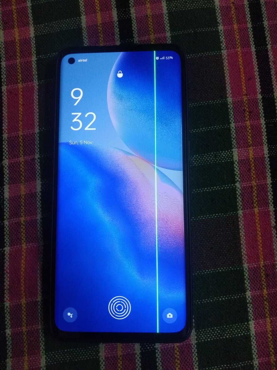 Hi @oppo @OPPOIndia my #opporeno5pro had #greenline  on display while using suddenly,so kindly help me out with solution.