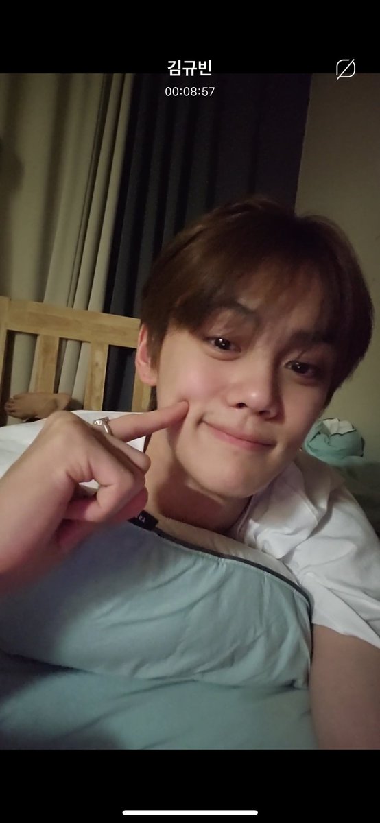 hanyujin____'s tweet photo. 김규빈 버블라이브 캡처타임🤩
볼콕은 아까한거 ㅎㅎ
#제로베이스원 #ZB1 #zb1bubble #우리집강아지 https://t.co/mYj9VoVUto
