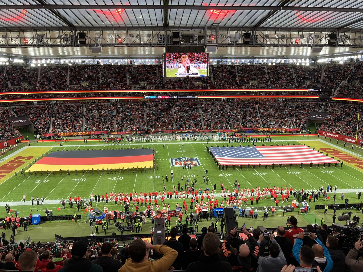 #Football in #Frankfurt <a href="/dpa/">dpa</a> <a href="/dpa_sport/">dpa-Sport</a> <a href="/alina_jasmin_/">Alina</a> #NFL #NFLDeutschland #Chiefs #Dolphins #dpareporter