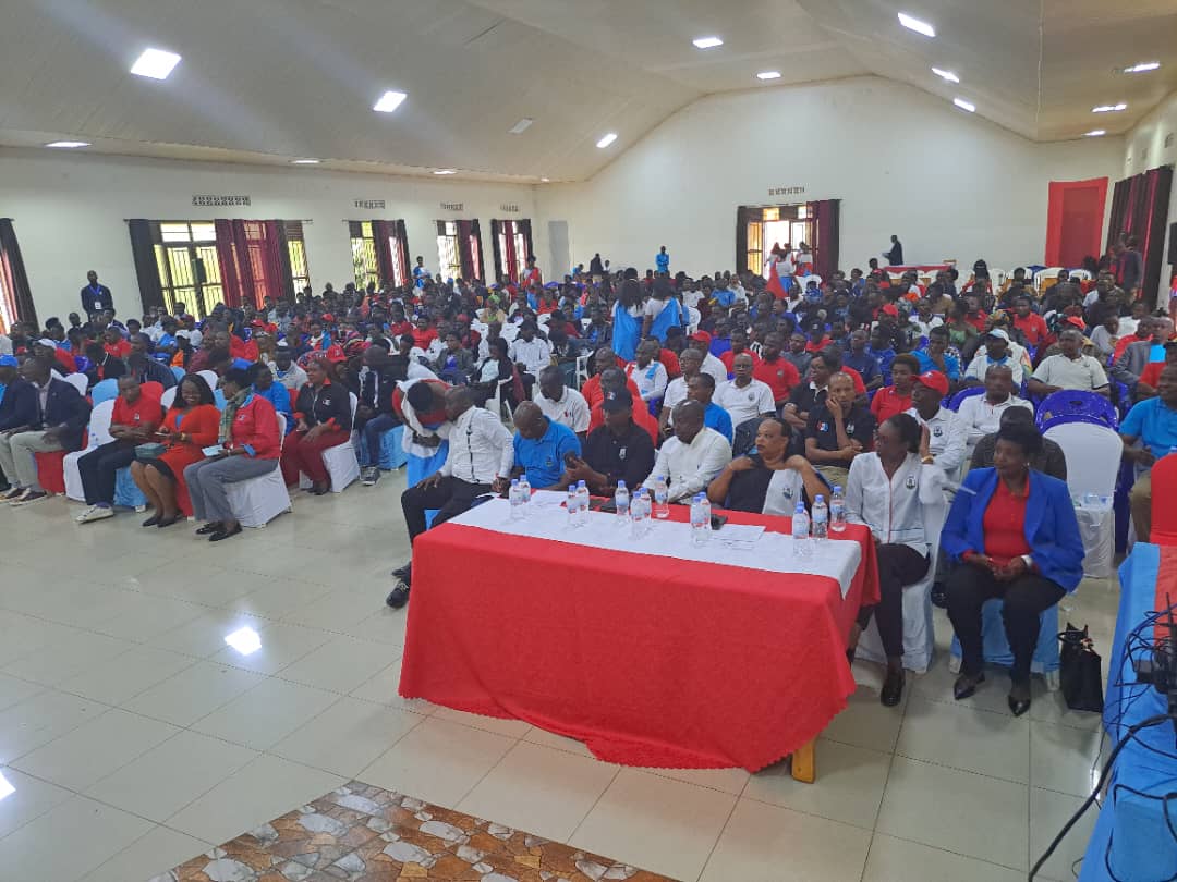 RYVCPWestern's tweet photo. Kuri iki cyumweru byari ibyishimo mu bice bitandukanye by'Igihugu ubwo Abanyamuryango ba @rpfinkotanyi bahuriraga mu Nteko rusange
y'Abanyamuryango,bishimye ndetse banezerewe ku byiza Umuryango w'Abanyarwanda ukomeje kubagezaho.Muri iyi nteko bujuje inzego ku rwego rw'Akarere.✊ https://t.co/AXLOLZbn7h