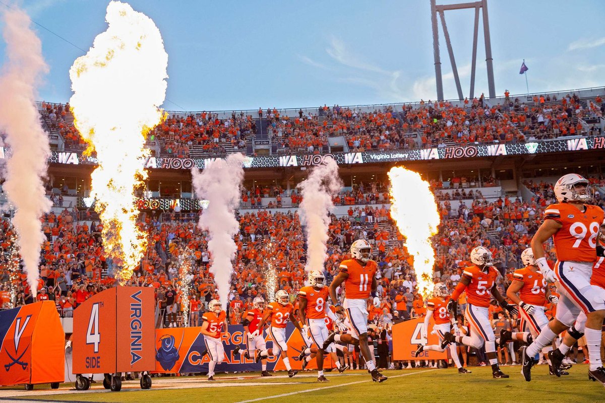 CaydenCash2's tweet image. After a great visit yesterday and a conversation with @Coach_TElliott &amp;amp; @CoachSintim I am blessed to have received my second Division 1 offer from the University of Virginia! ⚔️#UVAStrong #GoHoos