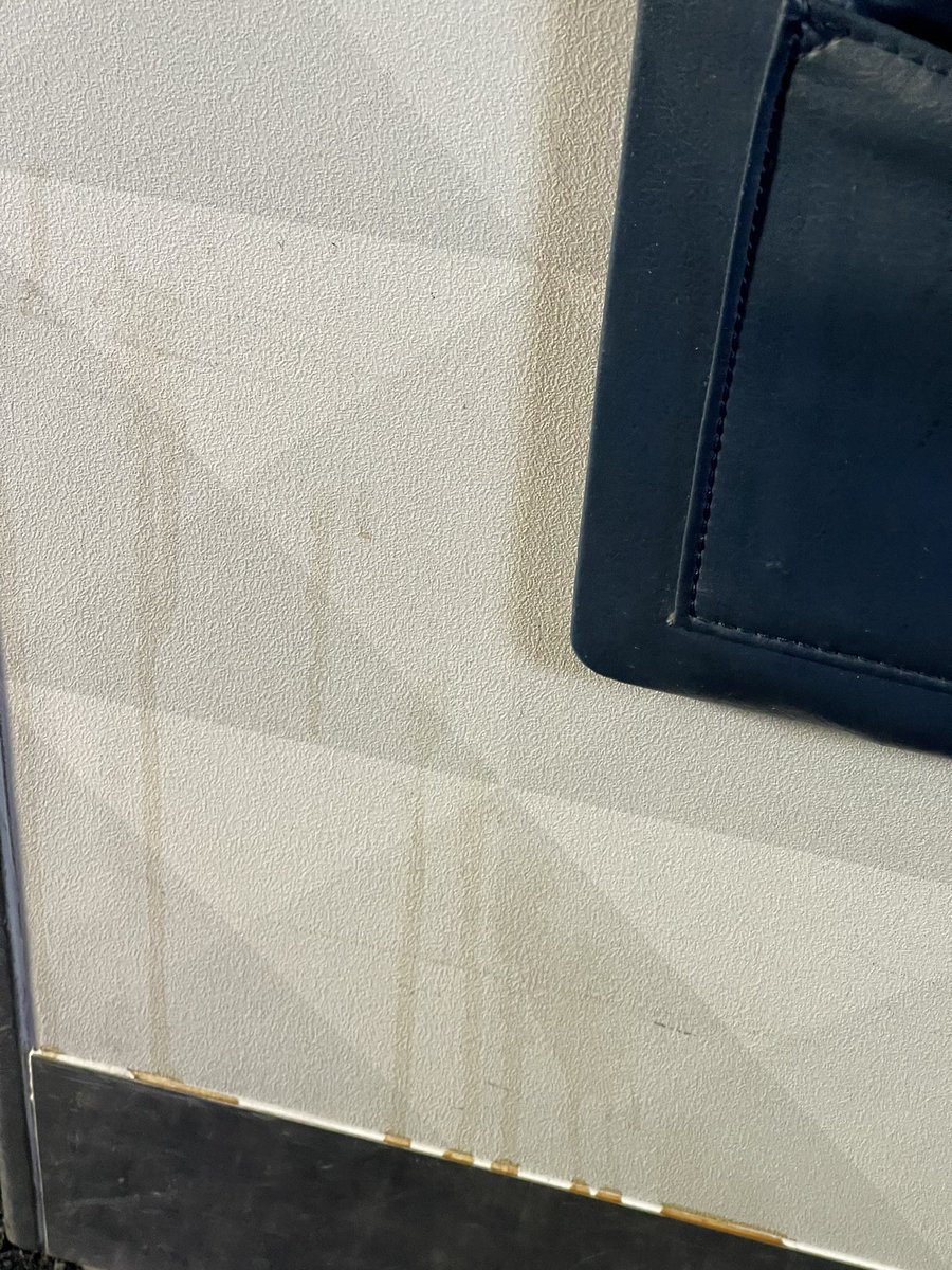 FedeMcCass's tweet photo. Delta First Class Cleaning on the very first flight in the morning.
@Delta 
Wi-Fi not working for the whole flight… And of course, removed tons of complimentary services even for platinum. 
What a shame. https://t.co/NCpoMCHa10