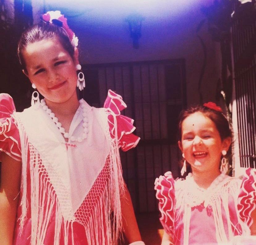 (The Long) Antonia Dominguez in🇪🇸 traditional Flamenco dress. Antonia was born in Jerez & got married there too. Celebrating #sherryweek 6th -12th November. Check out our latest🎙 episode 'A Sherry Masterclass' 👇 bit.ly/OurWinePodcast Which one is Antonia left or right?