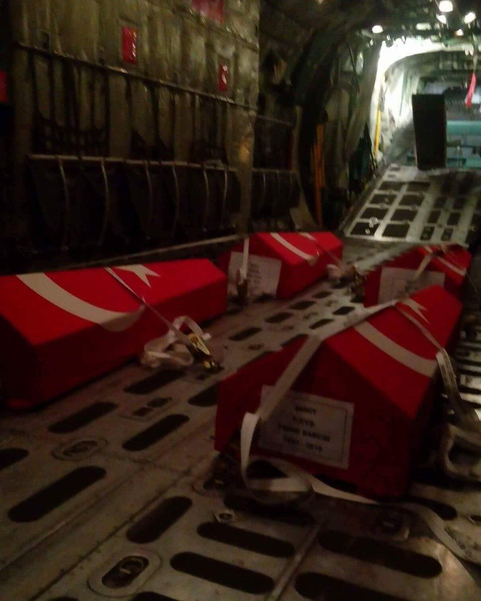 "Ne büyük fedakârlıktır, bilirmisin, insanın gönül verdiği için canından bile vazgeçmesi."🥀🇹🇷

Serden Geçenler