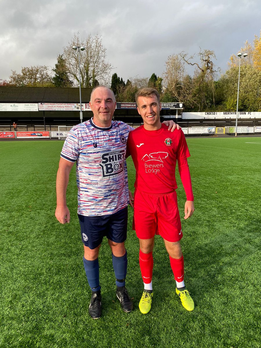 Was great to catch up and play against ex-pupil Alex yesterday. Still the same polite young man that left IHS a few years ago. 
We won’t talk about the result 🙈
But as you can see from the picture I was most definitely the more tired at the end 😮‍💨