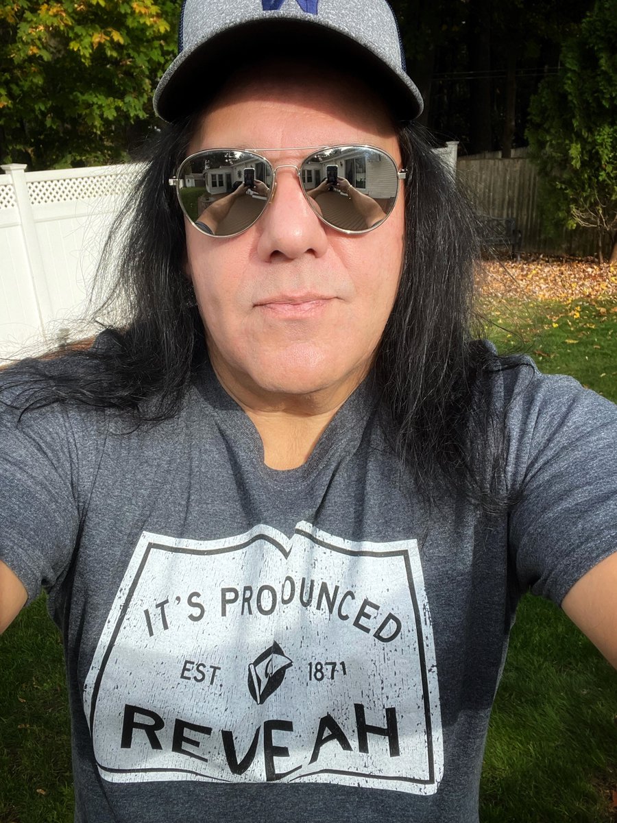 Thank you to the cool cat Jimmy Birmingham for the new Tee, you brightened my day! And yes my home town is "Pronounced Reveah" LOL! Happy Sunday Kids! 📷📷📷📷