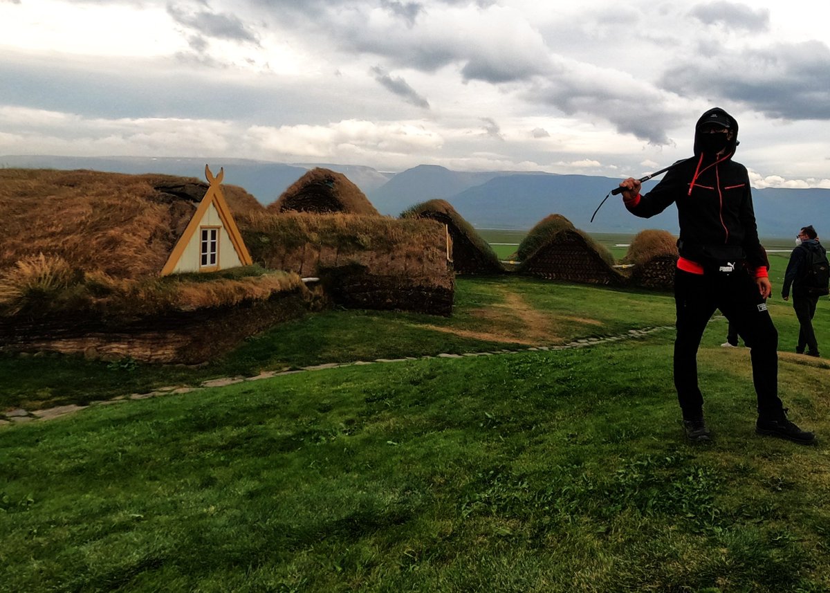 Najstarszy Skansen na Islandii #podróże #wanderlust #adventure #photo #traveler #travelmore #travelling #photooftheday #travelphoto #lovetravel #photography #landscape #photos #islandia #iceland #goldencircle #blog #trip #podróż #travel #turfhouse #Folklore #skansen #folk