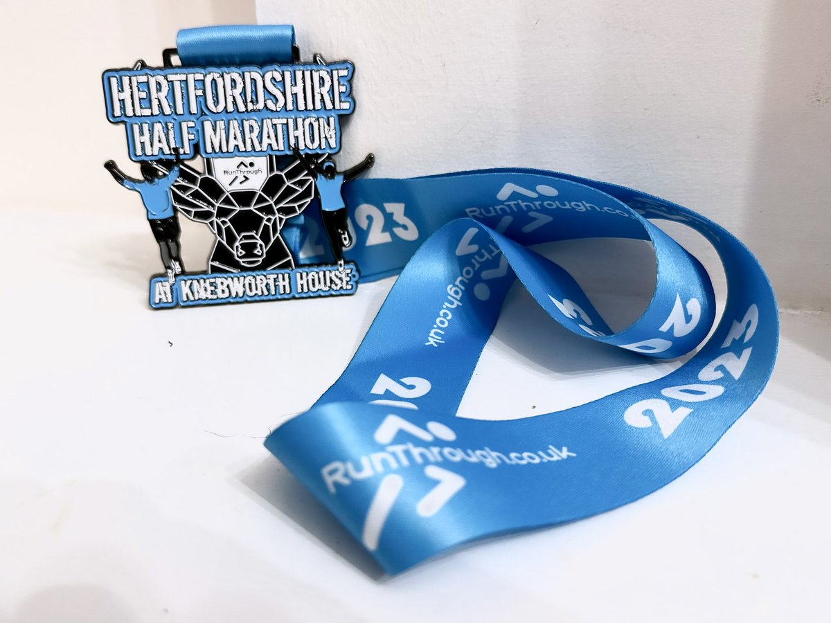 Another for the collection, my finishers medal for the Hertfordshire Half, In Stevenage U.K. 

..so that’s Half Marathon #3 done, next will be #4 on 9/12/23 in Windsor at Dorney Lake. @RunThroughUK @KnebworthHouse @therunchat - 103 counties to go !!