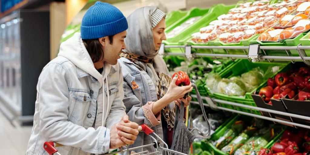 Supermarkets often have poor ethical scores, but many rely on them when there are limited options.

This guide looks at how to find the most ethical options in a supermarket, which are best for #vegan and #PlasticFree and how to shop ethically on a budget:
bit.ly/3ZB2VkF