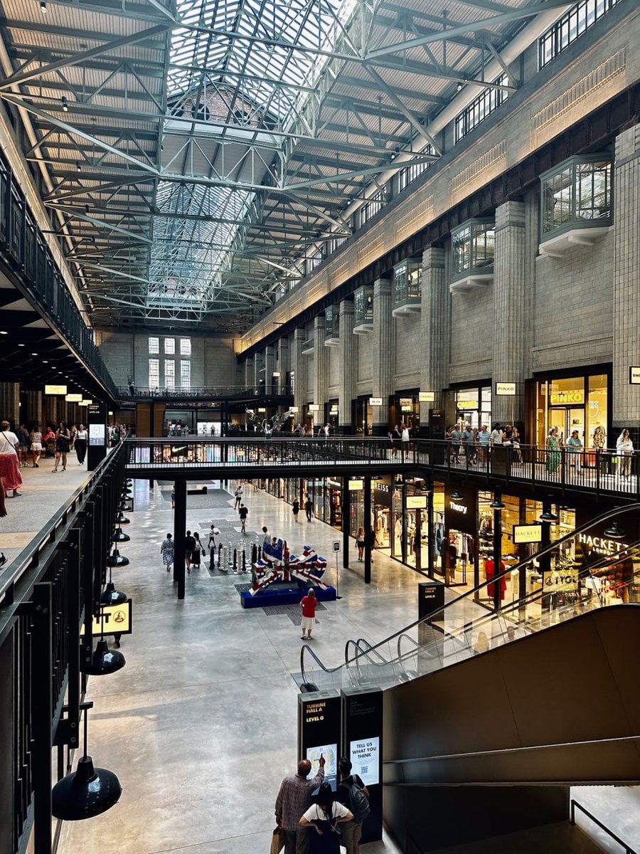 mfYan_Del's tweet photo. Weekend Shopping in Battersea Power Station Shopping Centre. https://t.co/EhL6UkfHBS