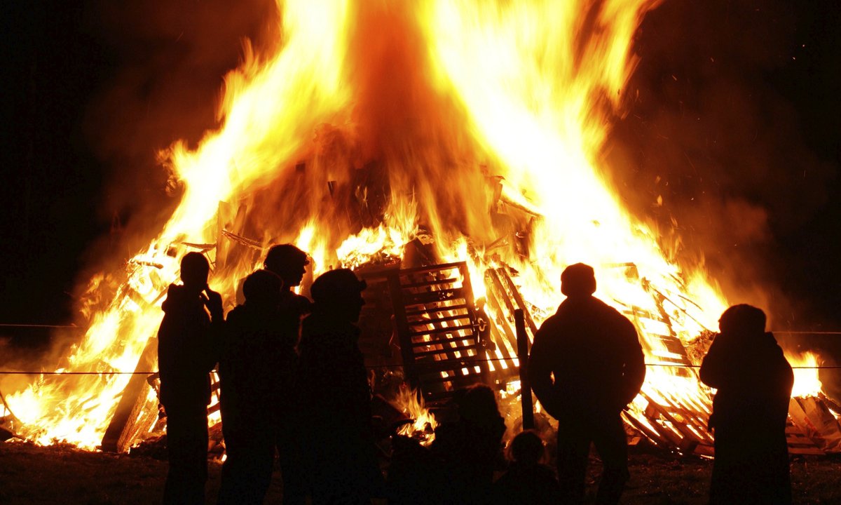 Remember Remember the 5th of November - It's Bonfire Night! 🔥

Hope everybody has a great evening and stays safe! 🎇