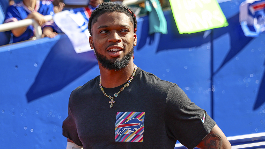 AroundTheNFL's tweet photo. Bills safety Damar Hamlin launches Cincinnati scholarship program to honor the 10 who saved his life

https://t.co/Sd8T6pUsRN https://t.co/oS6Bmn4XNT