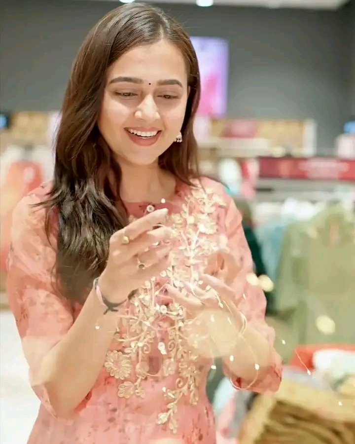 islam_monali's tweet photo. Just wow 😍😍😍

#TejasswiPrakash #TejaTroops #TeJran #tejranfam https://t.co/ugVP1n8GAe